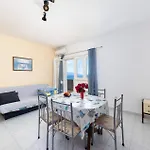 Gorgeous Apartment In Omis With Wifi * Omiš