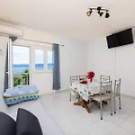 Gorgeous Apartment In Omis With Wifi Daire *