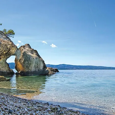 1 Bedroom Beautiful In