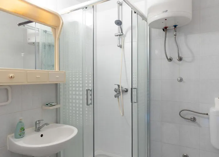 1 Bedroom Beautiful In *