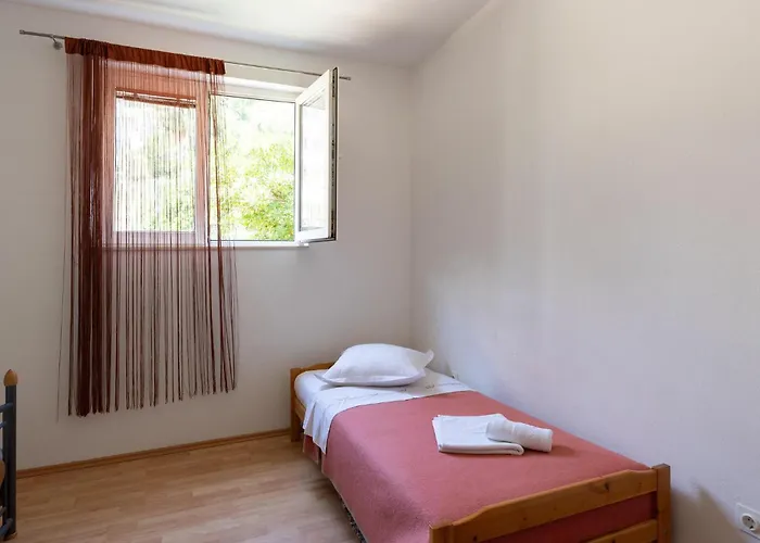 1 Bedroom Beautiful In Daire Omiš